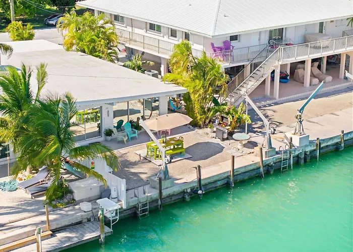 Seabreeze Cove Waterfront Gem 38 Foot Dock Cabana Club