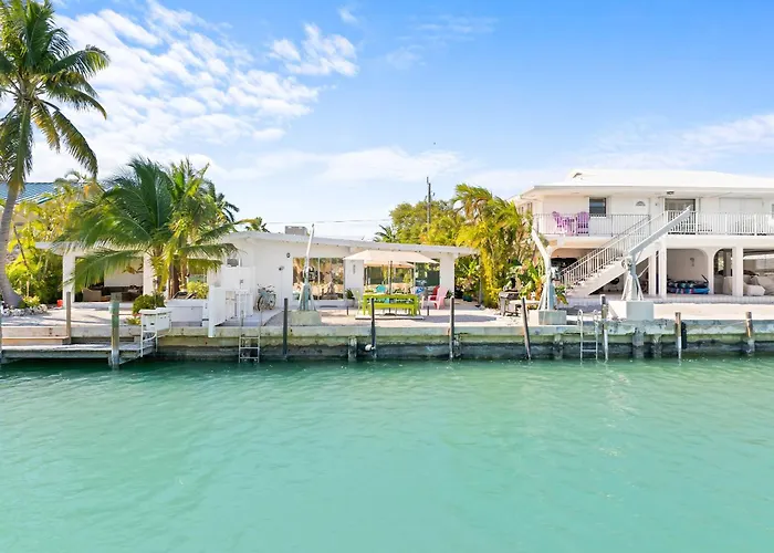 Seabreeze Cove Waterfront Gem 38 Foot Dock Cabana Club